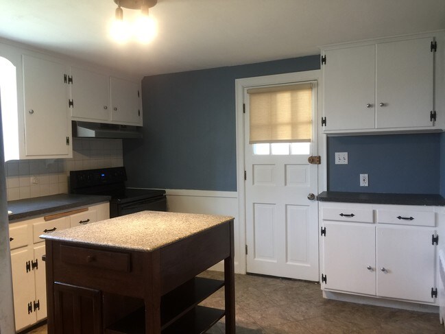 Building Photo - 40 Dunster Ln