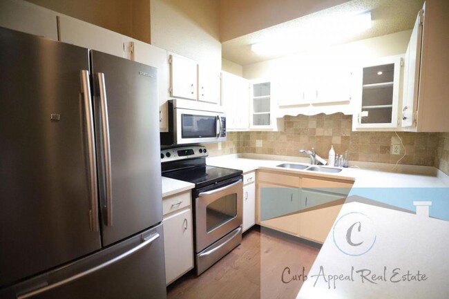 Building Photo - 2725-C Greenbriar Drive