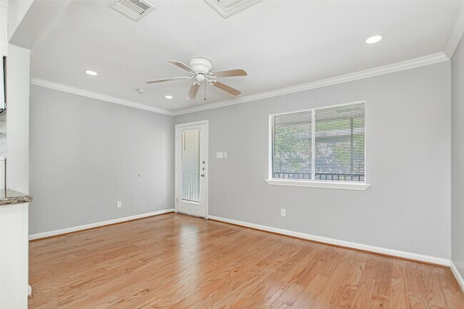 Building Photo - 4931 Junius St