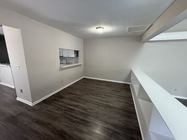 Building Photo - FOR RENT:  3 BEDROOM 2.5 BATHROOM TOWNHOME...