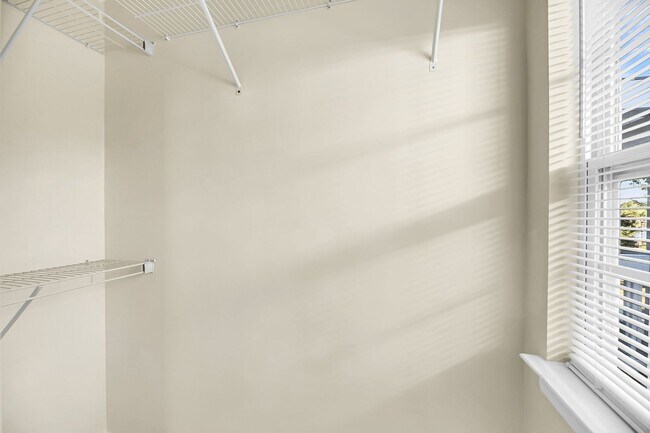 Building Photo - Whitney Lakes End Unit Townhome on Johns Island