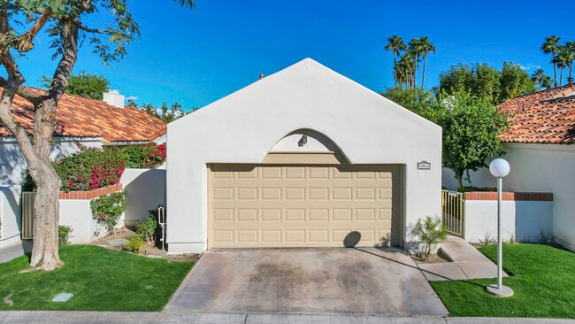 Building Photo - 43852 Vía Palma