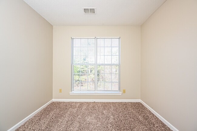 Building Photo - Fantastic 4bd/2.5ba home! Let yourself in!