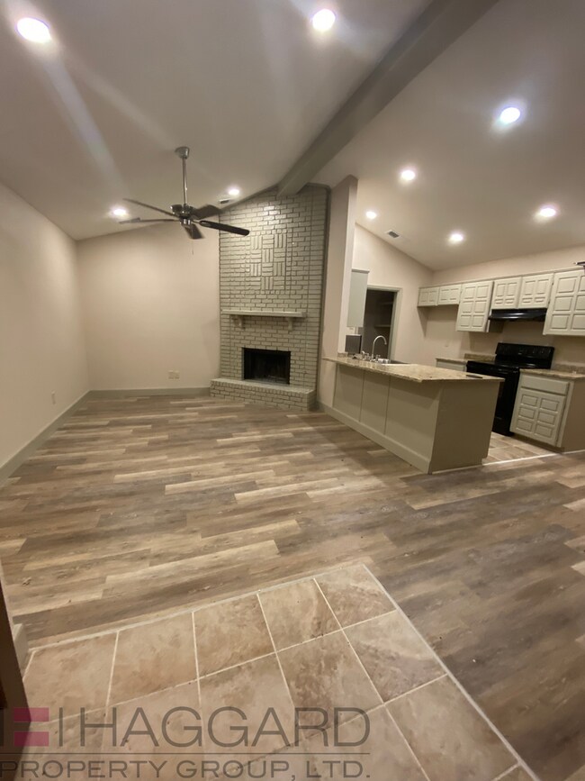 Building Photo - 3 bedroom 2 bathrooms