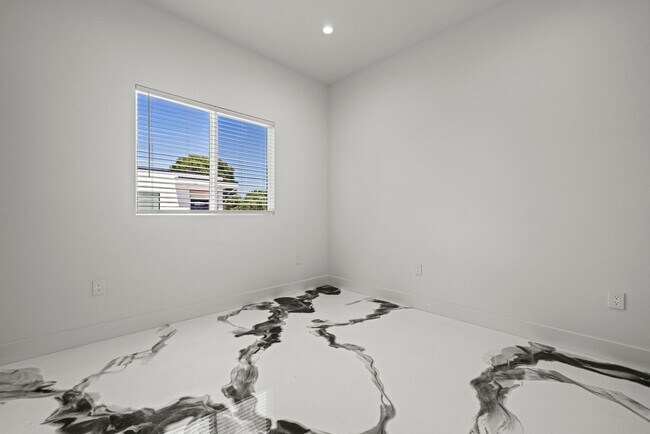 Building Photo - 15209 Cohasset St