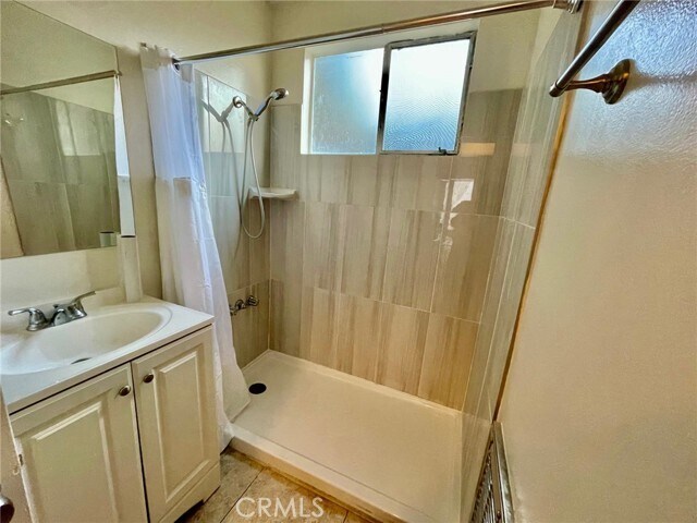 Building Photo - 1433 N Bronson Ave