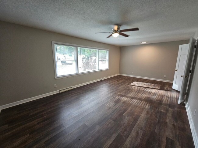 Building Photo - NEW LISTING!!!!!