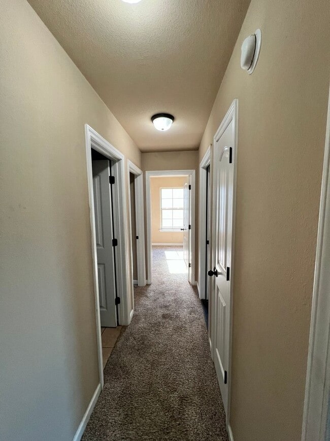 Building Photo - 4 Bdrm 2.5 bath Home-  Munford