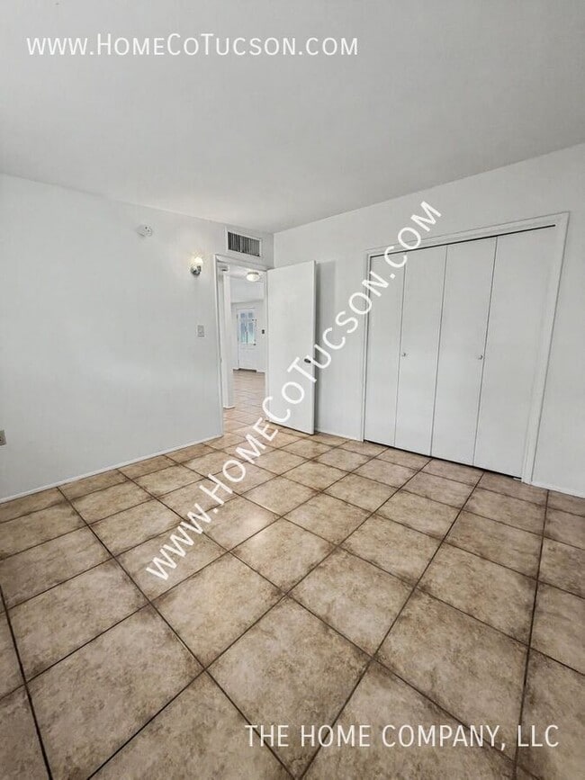 Building Photo - 4938 S Highland Dr