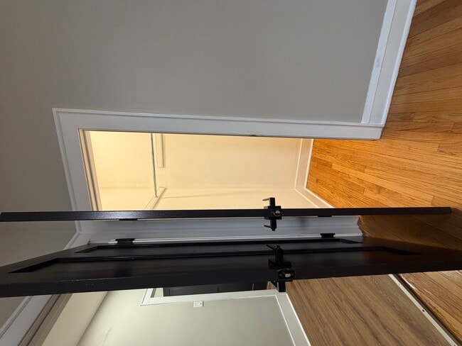 Building Photo - 6024 W Addison St