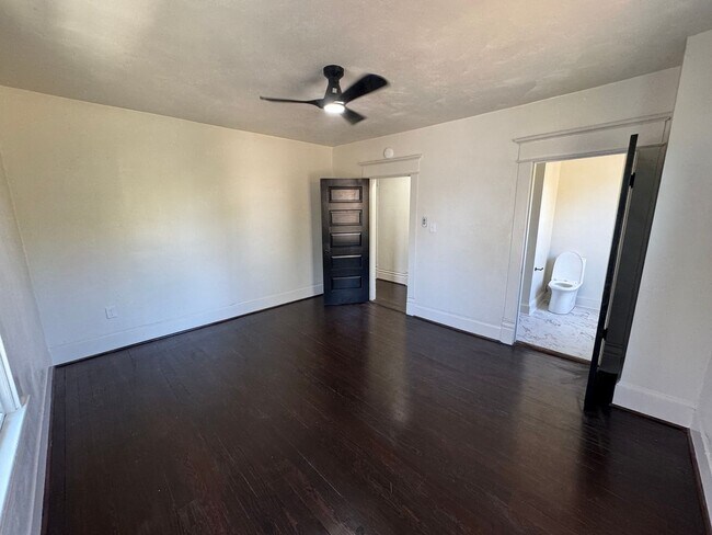 Building Photo - Updated 3-Bedroom, 2-Bath with all new appliances.