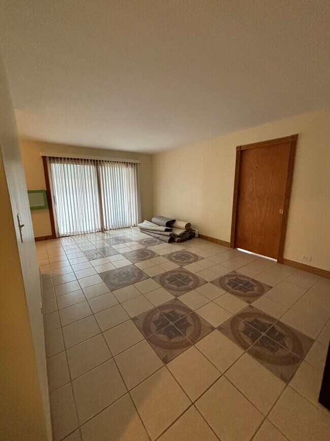 Building Photo - 1432 W Rosemont Ave