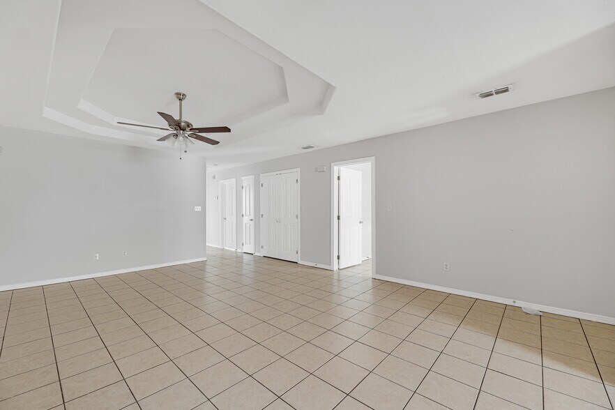 living room - 712 Agate St