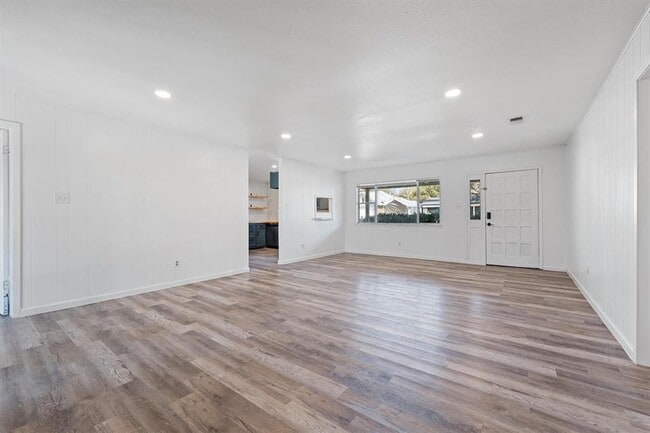 Building Photo - 1106 Hackberry Dr
