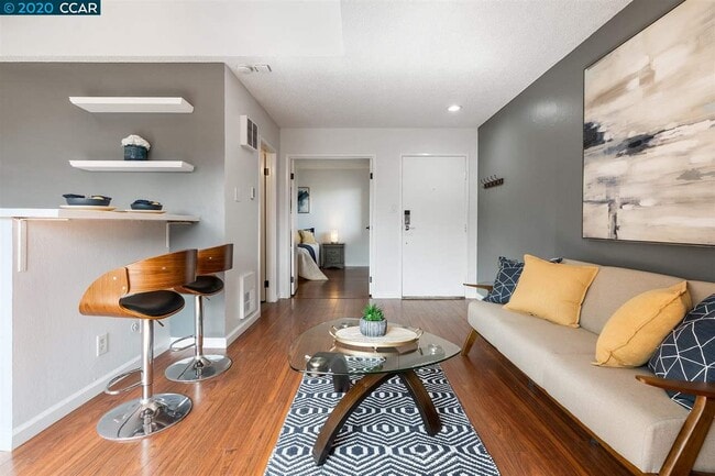 Building Photo - 3 Embarcadero W