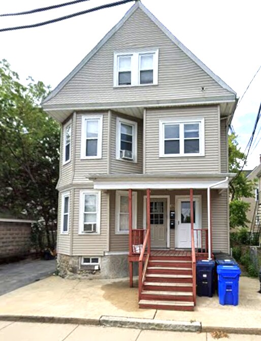 Building Photo - 49 Gardena St