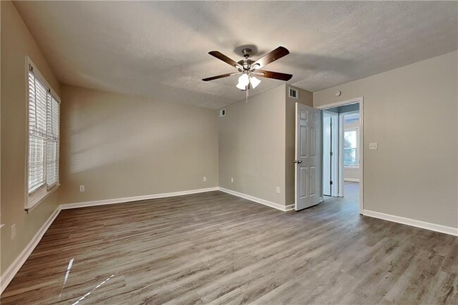 Building Photo - 204 Leighs Grove Ct