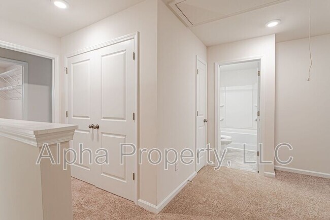 Building Photo - 6 Apricot Ln