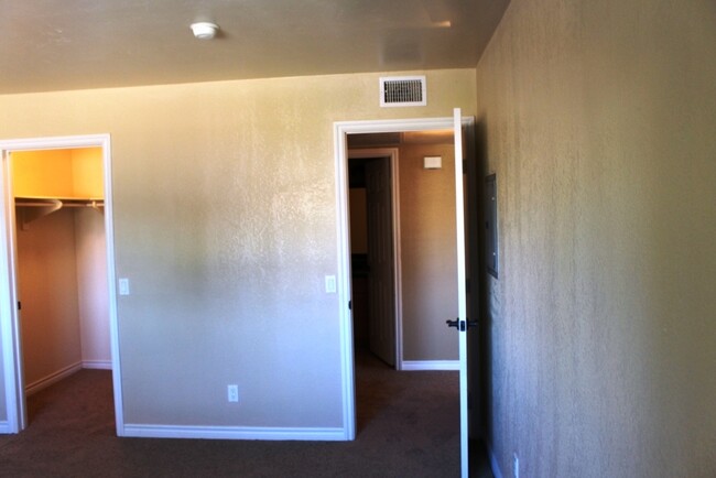 Building Photo - 1Bed/1Bath Condo in Oceanside~ Los Morros ...