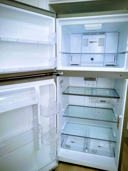 Building Photo - 305 N Palm Ave