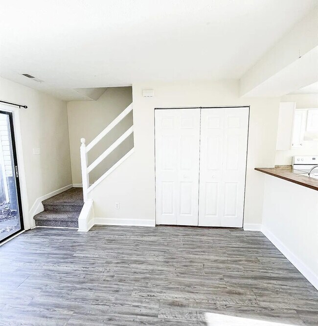 Building Photo - 1444 Tenbury Dr