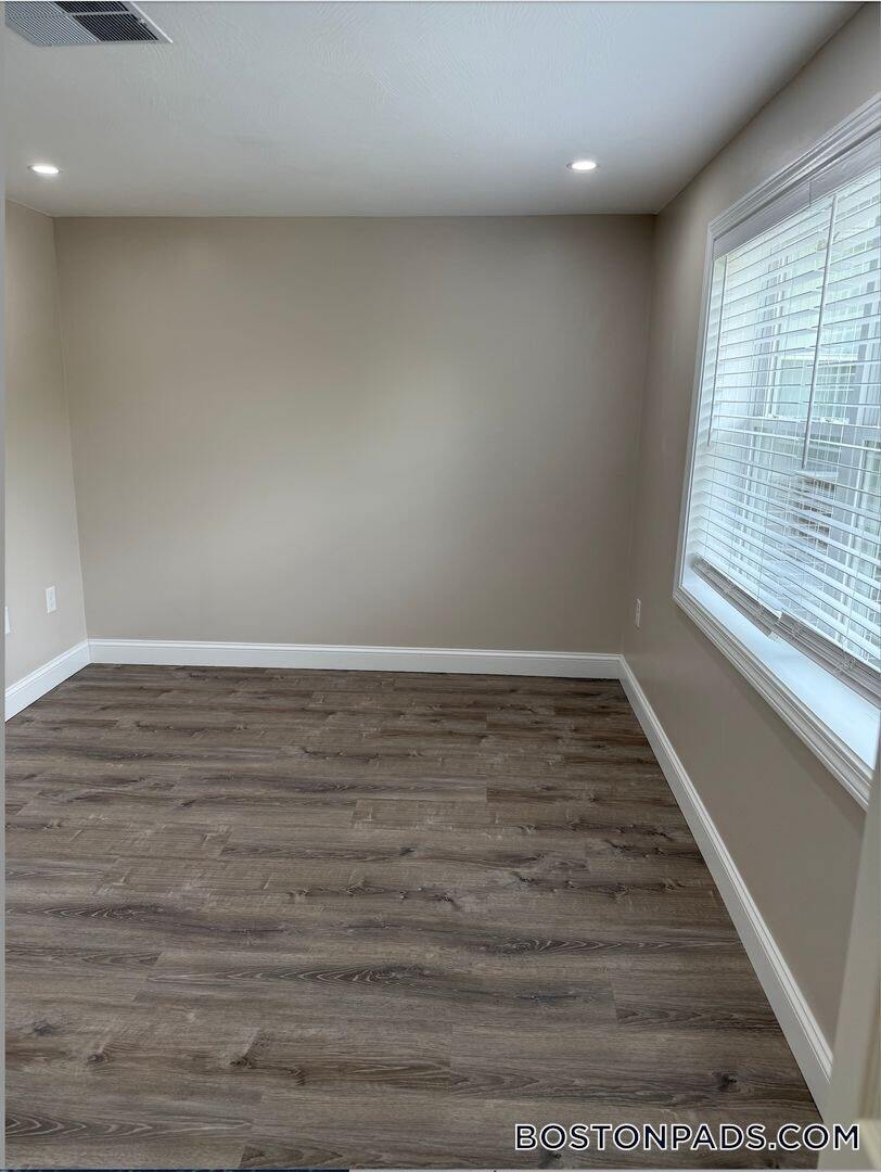 Building Photo - 23 Kenmar Dr