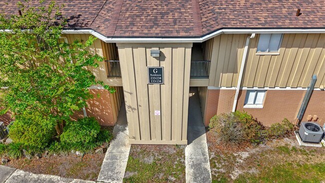 Building Photo - Live in the Heart of Gainesville at Hawthorne Reserve