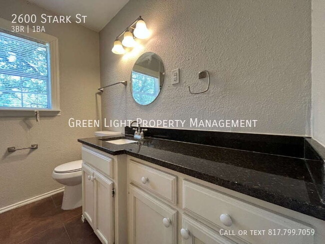 Building Photo - 2600 Stark St