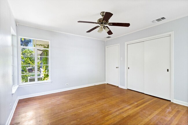 Building Photo - 163 Cromwell Dr