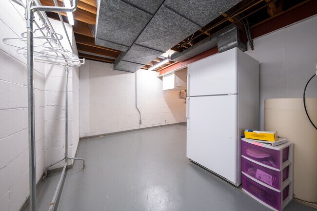 Building Photo - 6624 Southcrest Dr