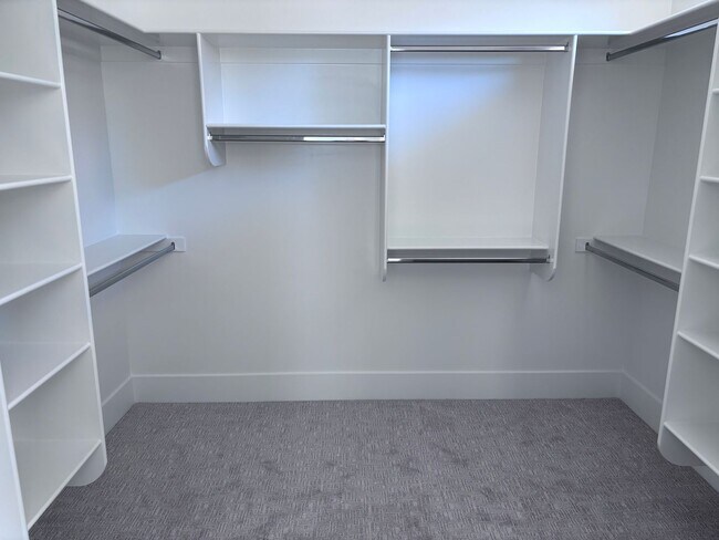 Building Photo - Beautiful 5 bed 4 bath home in Desert Canyon