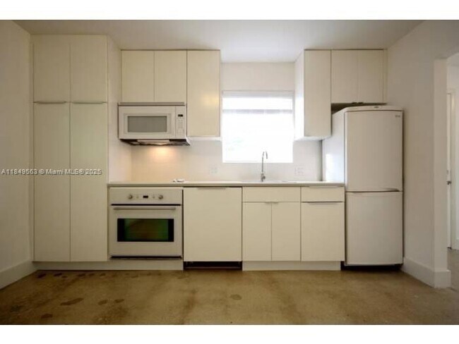 Building Photo - 453 NE 70th St