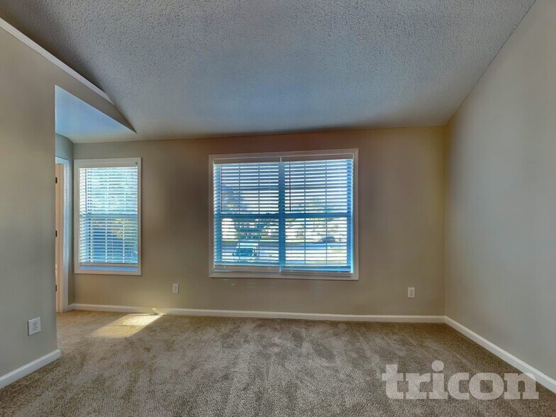 Building Photo - 7632 McGillicuty Dr