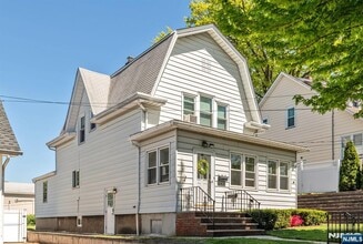 Building Photo - 247 Fern Ave