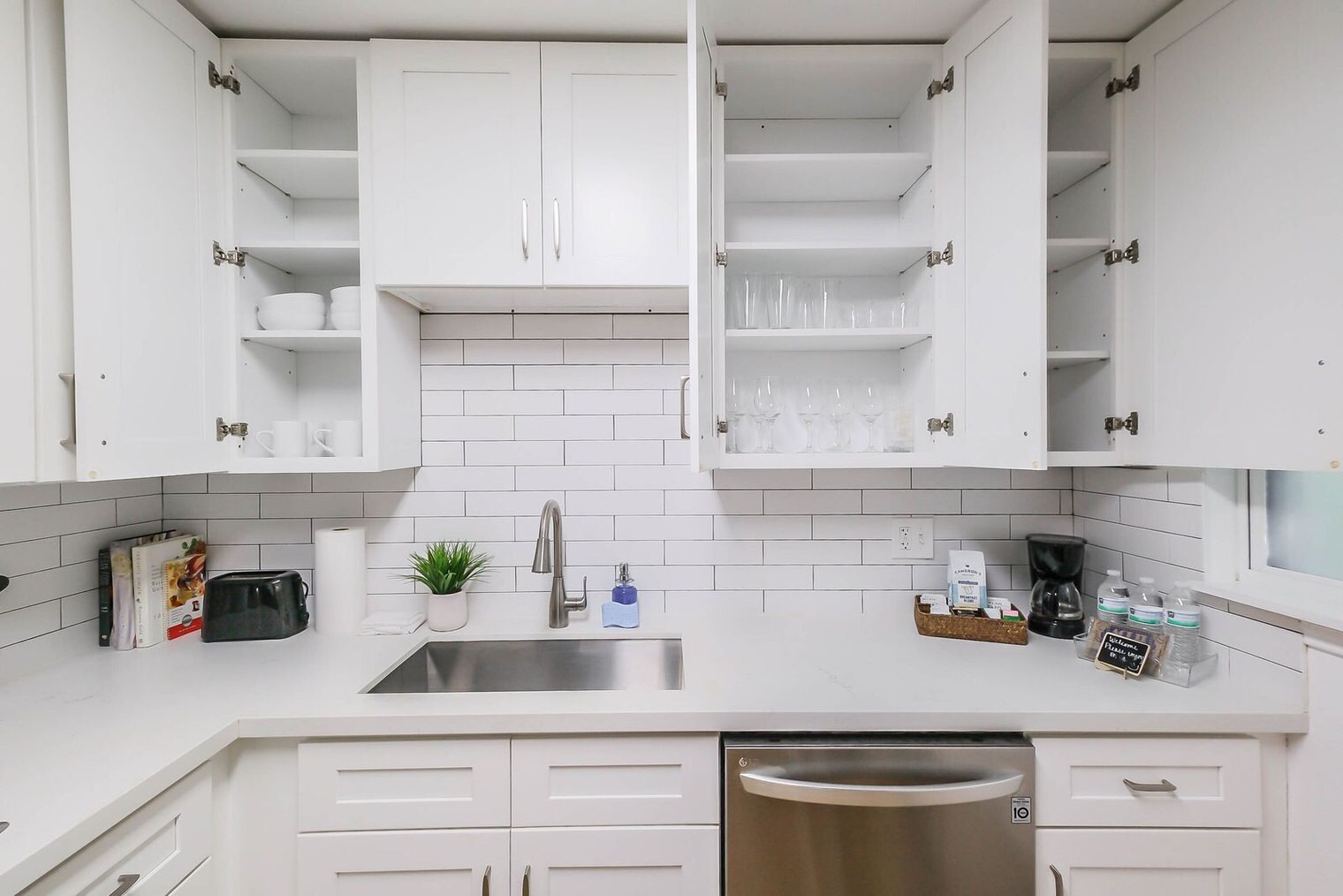 Building Photo - 6705 Lodge St