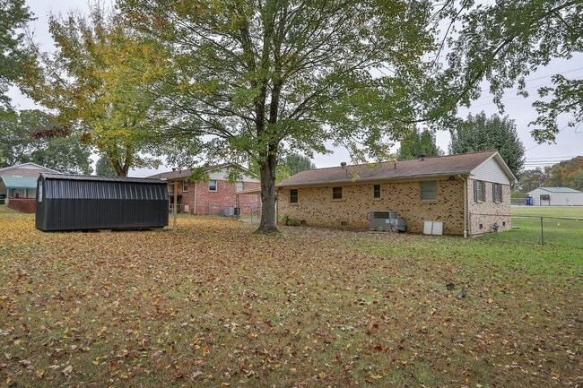 Building Photo - 2 BD, 1 BA Cozy Home in Dresden!
