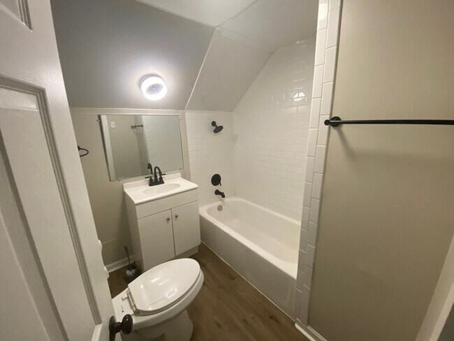 Building Photo - Freshly Renovated 4-Bedroom Home – Quality...