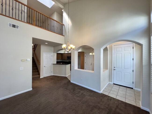 Building Photo - Beautiful 4 Bedroom Home in the Villas Gat...