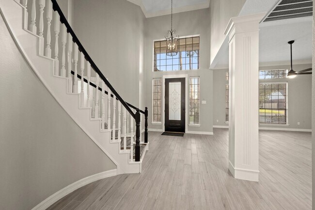 Building Photo - 8222 Redchurch Dr