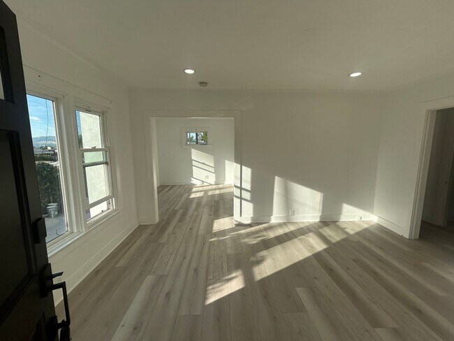 Building Photo - 217 N Bel Aire Dr