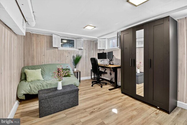 Building Photo - 10021 Tenbrook Dr