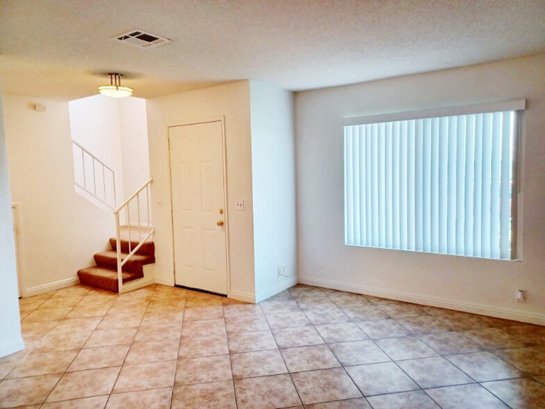 Building Photo - 127 Tiger Ln