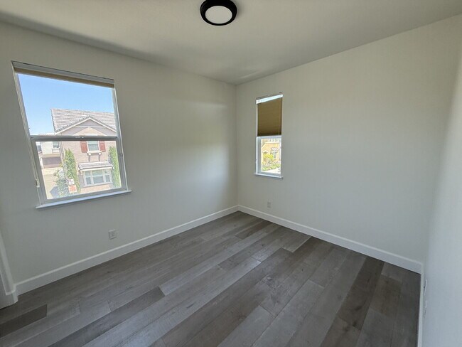 Building Photo - Beautiful Newer Built 3 Bed/2.5 Bath Detached Home in Great Livermore Location