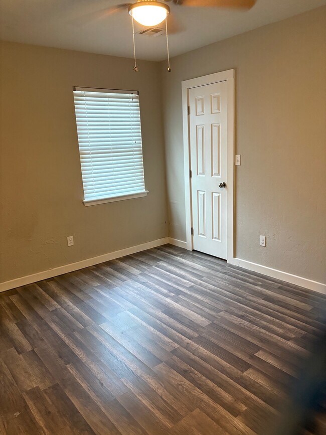 Building Photo - 2413 SW 41st St