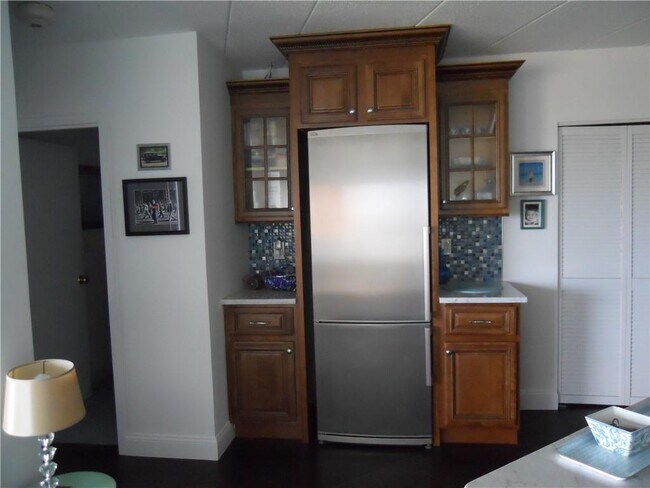 Building Photo - 1303 Capella S