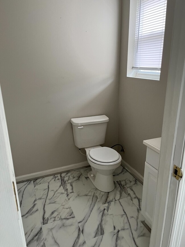 Building Photo - Newly Remodeled unit in Duplex