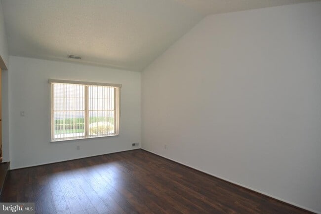 Building Photo - 4004 Adelaide Dr