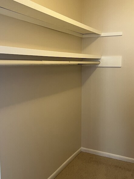 Building Photo - 2601 Hillsboro Pike