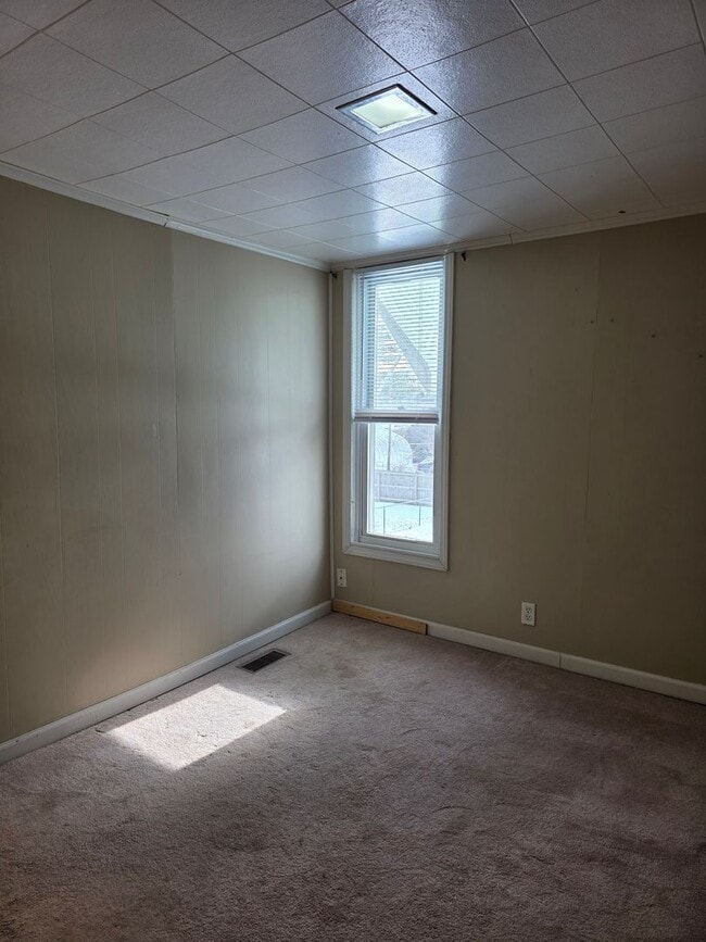 Building Photo - Spacious Home Across from University of Findlay