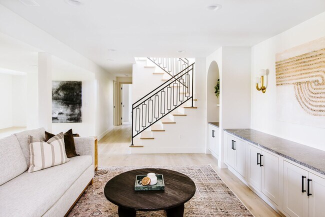 Building Photo - Custom Remodeled 4bd/4ba House in Greenwoo...